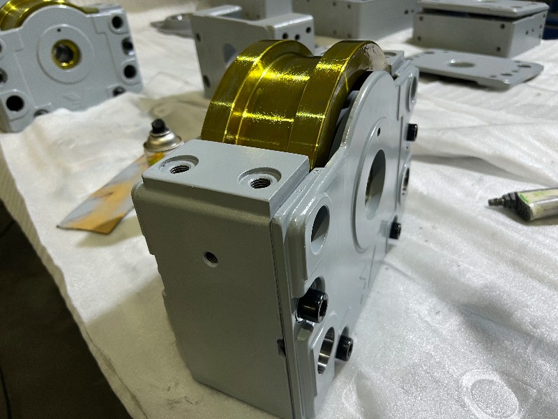 Double-sided guide wheel block